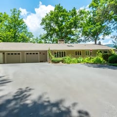 Mountain Top Lodge by the Lake *Hot Tub *Firepit *Game Room