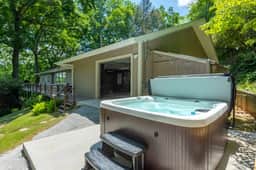 Mountain Top Lodge by the Lake *Hot Tub *Firepit *Game Room