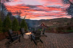 7 Miles to DT AVL, Hot Tub, Mountain View, Fenced Yard, Pet-Friendly