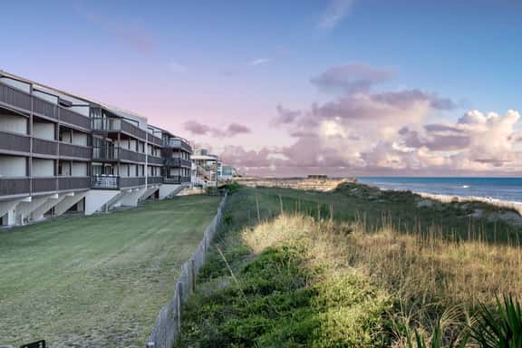 BIG DECK! Tiki Bar! Oceanfront Pool! Elevator! - Image 1
