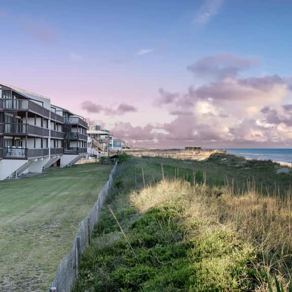 BIG DECK! Tiki Bar! Oceanfront Pool! Elevator! - Image 1