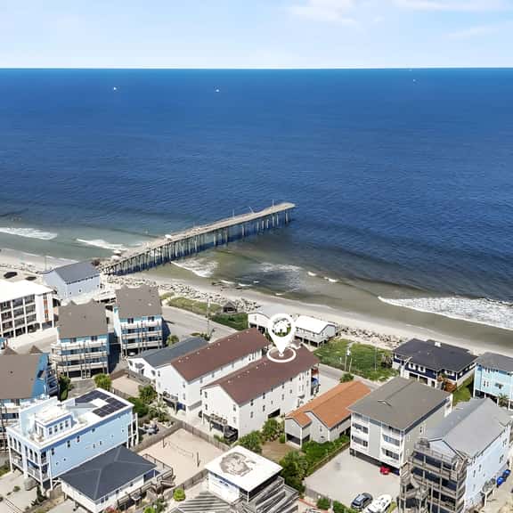 Ocean Views 3BR | Walk to Pier Dining & Drinks - Image 1