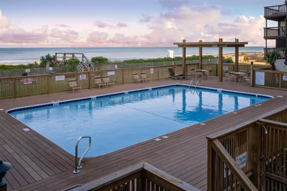 BIG DECK! Tiki Bar! Oceanfront Pool! Elevator!