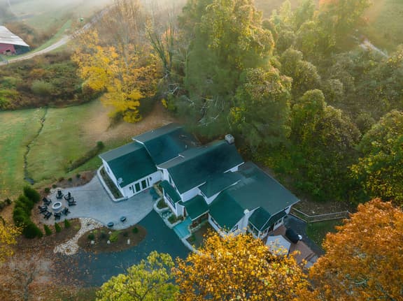 7 Miles to DT AVL, Hot Tub, Mountain View, Fenced Yard, Pet-Friendly
